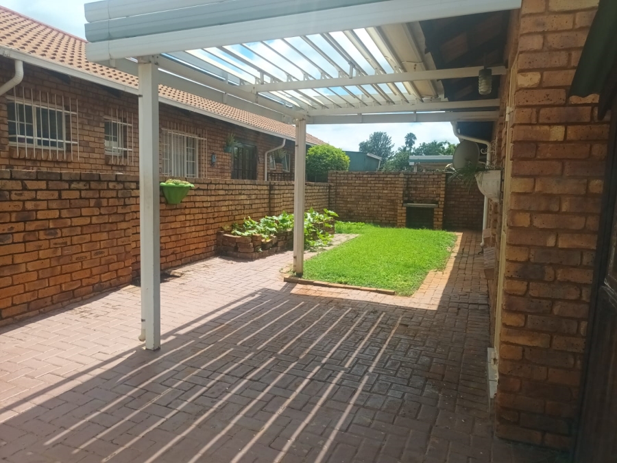 2 Bedroom Property for Sale in Hesteapark Gauteng