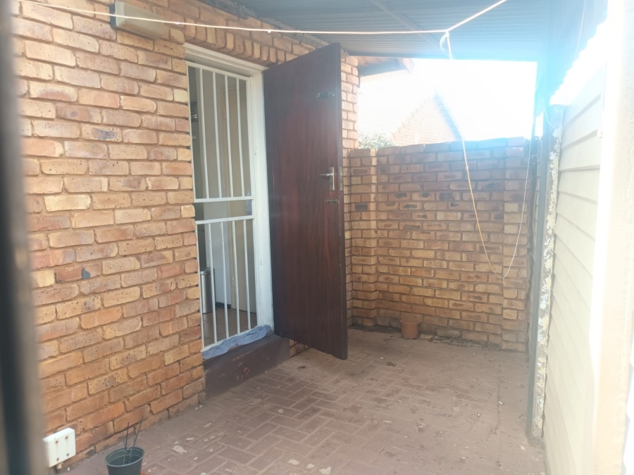 2 Bedroom Property for Sale in Hesteapark Gauteng