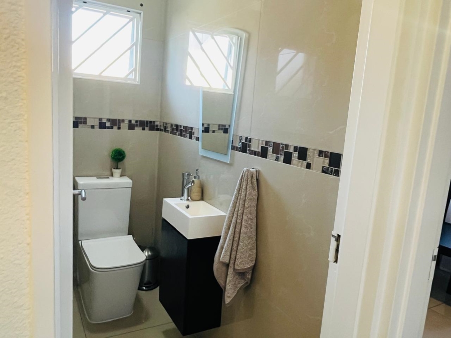 3 Bedroom Property for Sale in Wannenburghoogte Gauteng