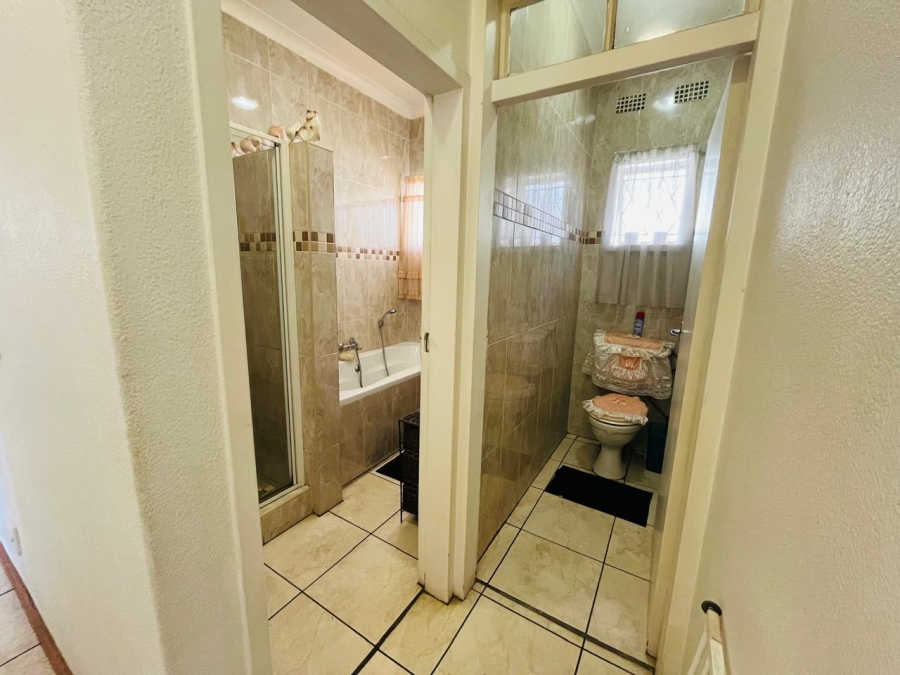 3 Bedroom Property for Sale in Sunnyridge Gauteng