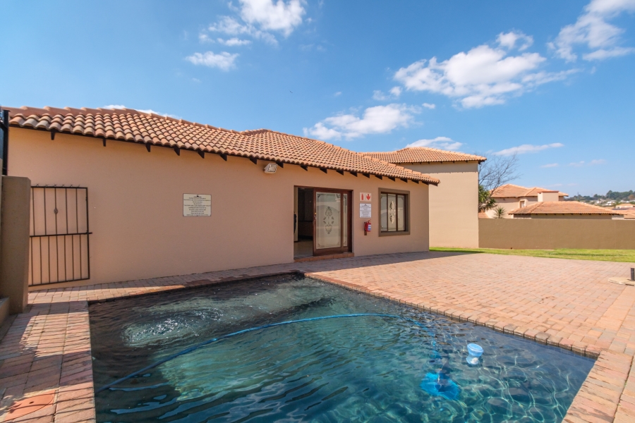 2 Bedroom Property for Sale in Noordheuwel Gauteng