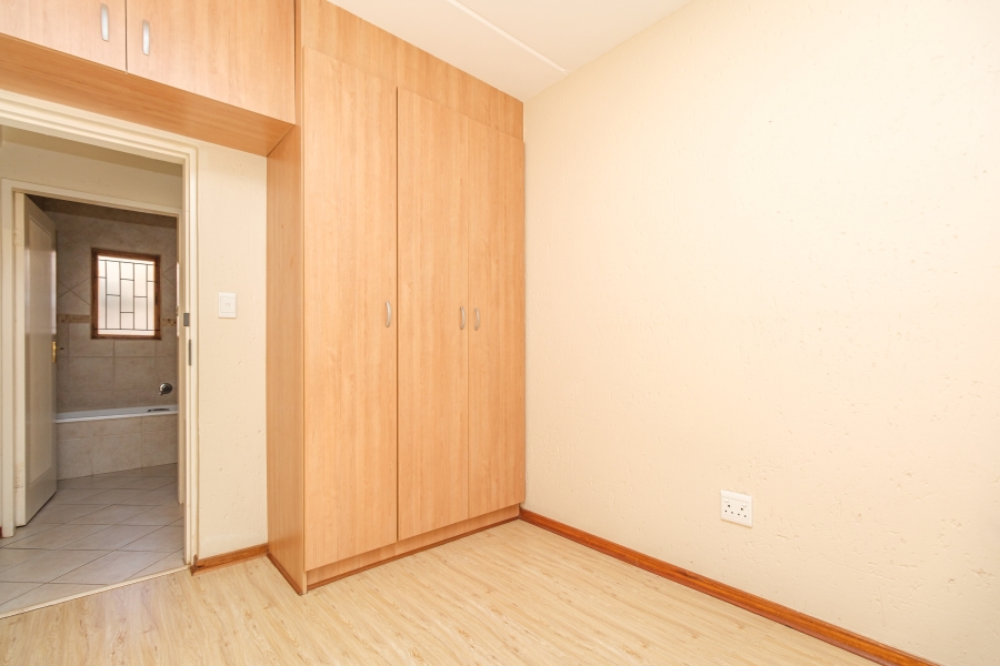 2 Bedroom Property for Sale in Noordheuwel Gauteng