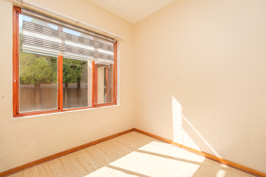 2 Bedroom Property for Sale in Noordheuwel Gauteng