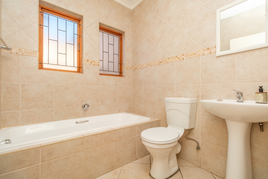 2 Bedroom Property for Sale in Noordheuwel Gauteng