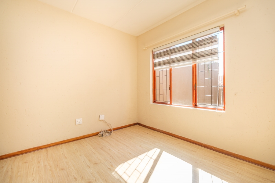 2 Bedroom Property for Sale in Noordheuwel Gauteng