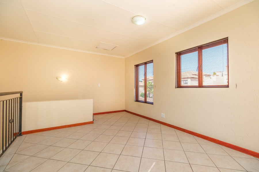 2 Bedroom Property for Sale in Noordheuwel Gauteng