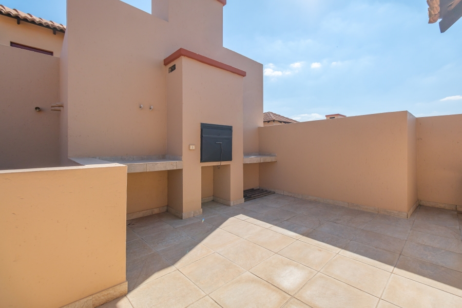 2 Bedroom Property for Sale in Noordheuwel Gauteng