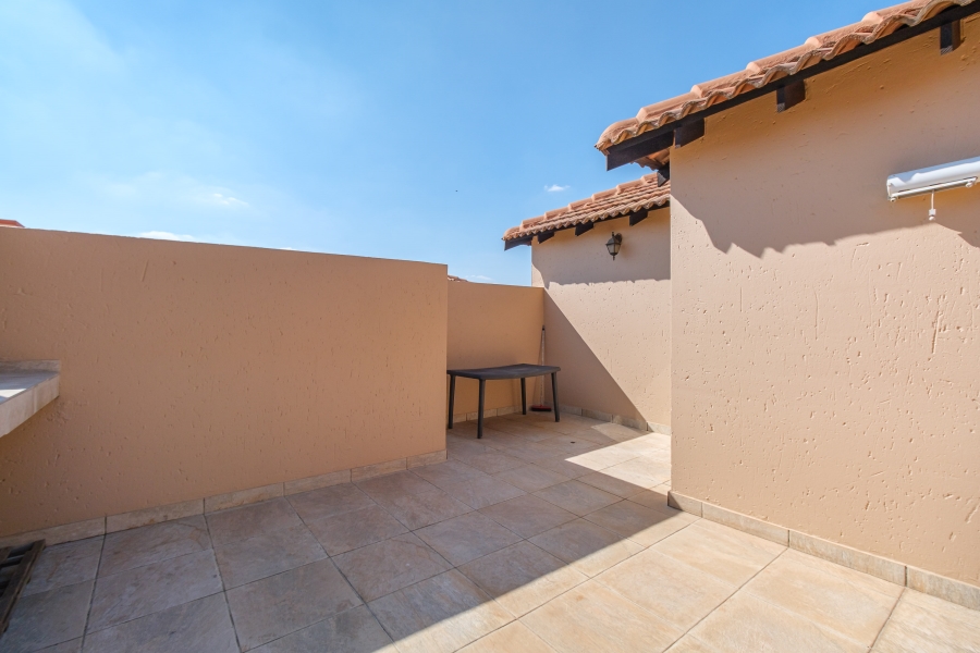 2 Bedroom Property for Sale in Noordheuwel Gauteng