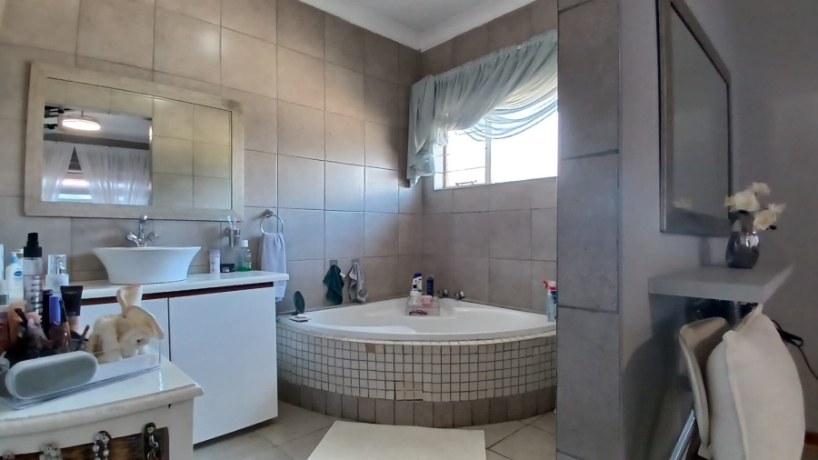 3 Bedroom Property for Sale in Greenhills Gauteng