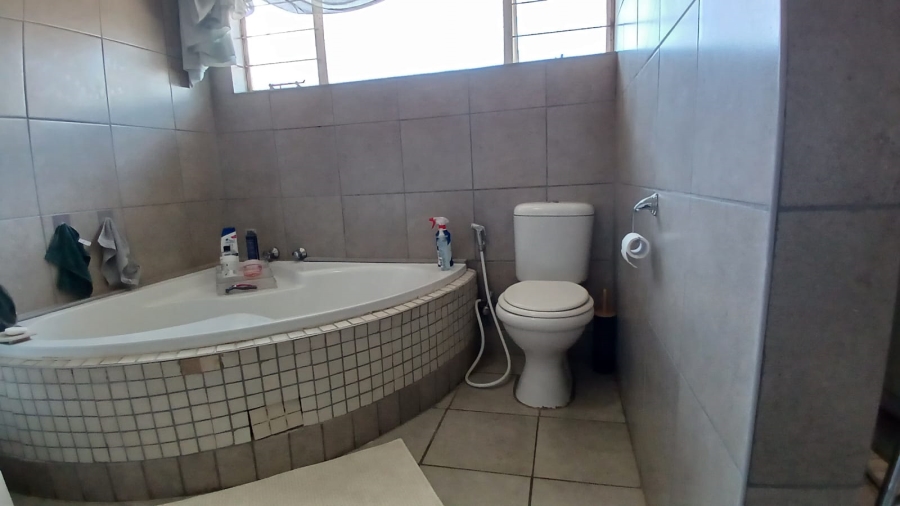 3 Bedroom Property for Sale in Greenhills Gauteng