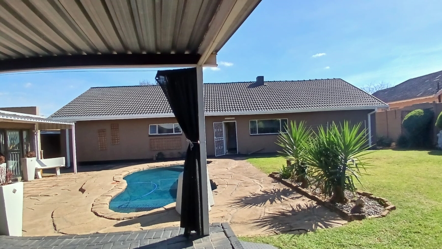 3 Bedroom Property for Sale in Greenhills Gauteng