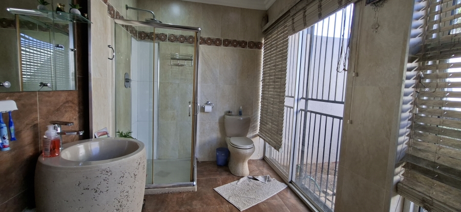 4 Bedroom Property for Sale in Rant En Dal Gauteng