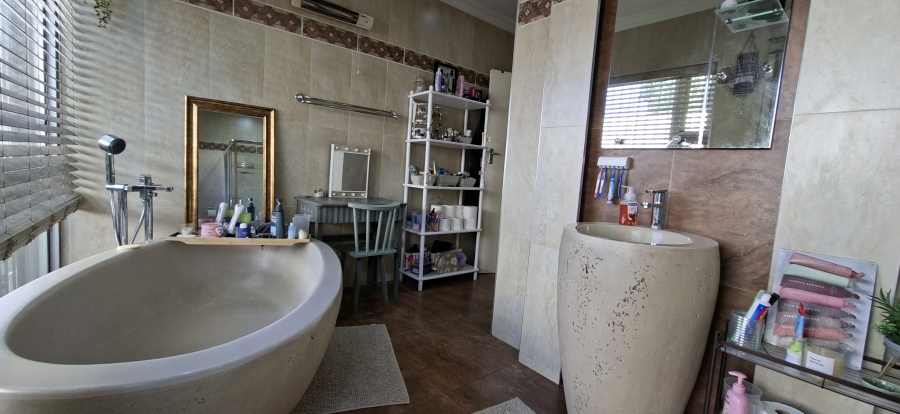 4 Bedroom Property for Sale in Rant En Dal Gauteng
