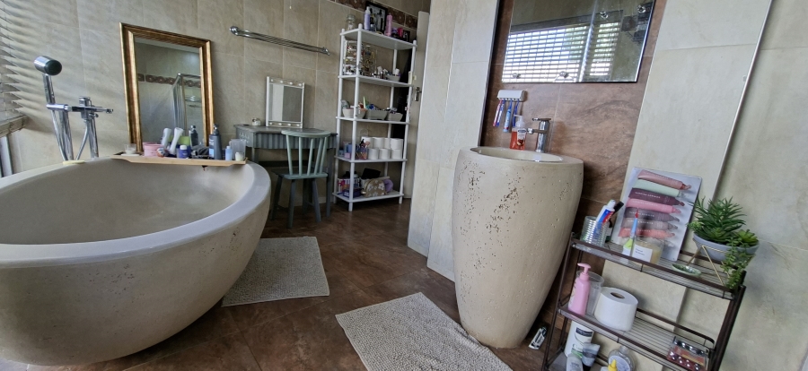 4 Bedroom Property for Sale in Rant En Dal Gauteng