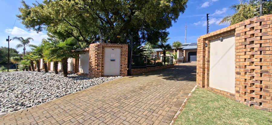 4 Bedroom Property for Sale in Rant En Dal Gauteng