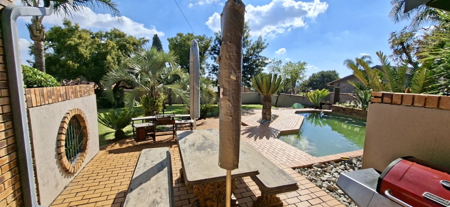 4 Bedroom Property for Sale in Rant En Dal Gauteng
