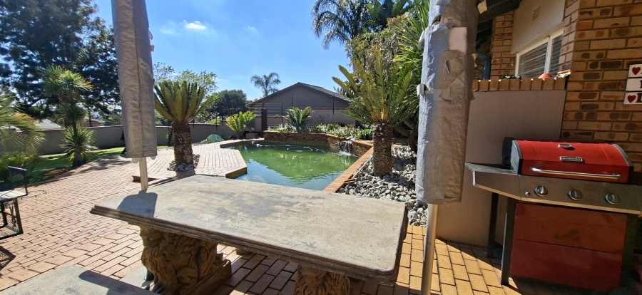 4 Bedroom Property for Sale in Rant En Dal Gauteng