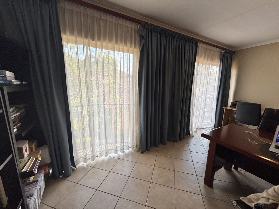 3 Bedroom Property for Sale in The Wilds Gauteng