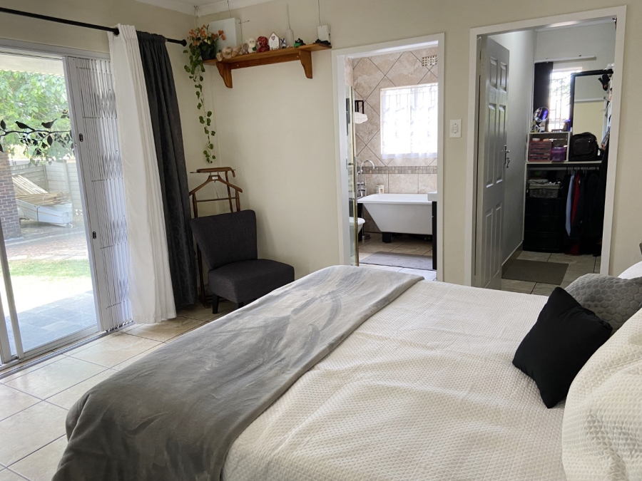 To Let 4 Bedroom Property for Rent in Linden Gauteng