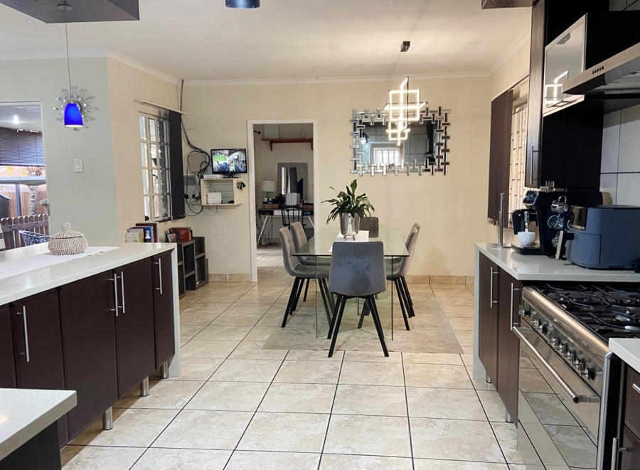 To Let 4 Bedroom Property for Rent in Linden Gauteng