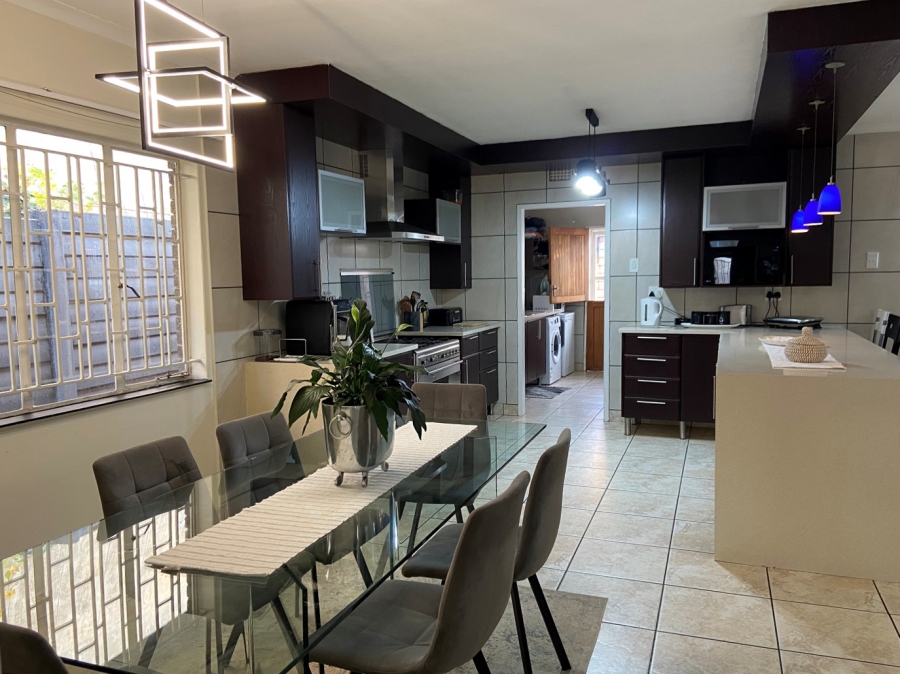 To Let 4 Bedroom Property for Rent in Linden Gauteng