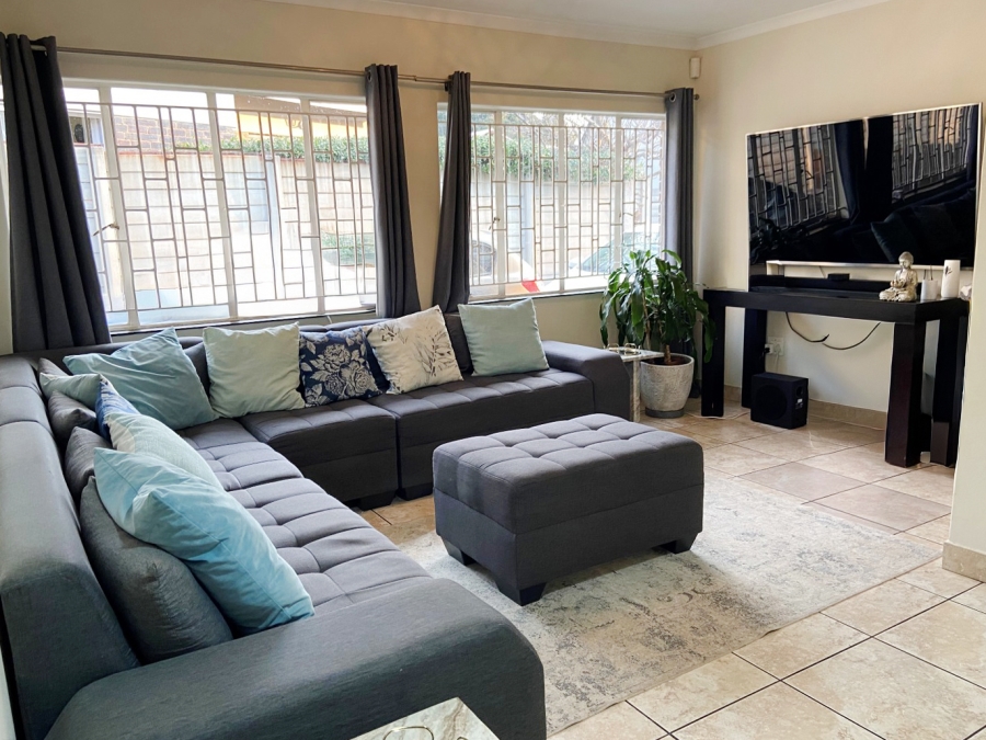 To Let 4 Bedroom Property for Rent in Linden Gauteng