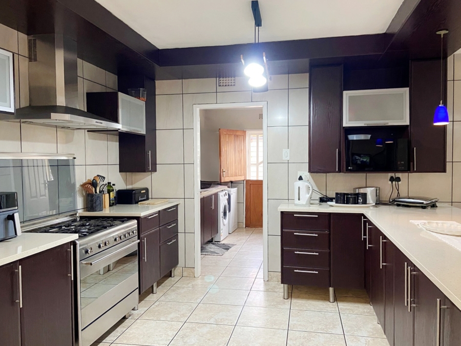 To Let 4 Bedroom Property for Rent in Linden Gauteng