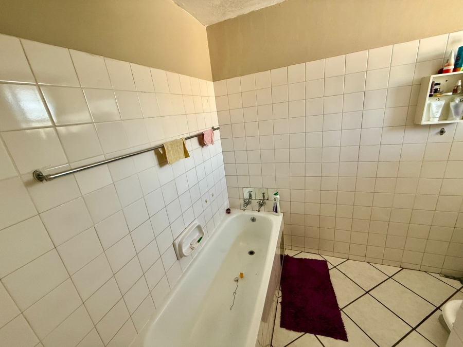 2 Bedroom Property for Sale in Pretoria North Gauteng