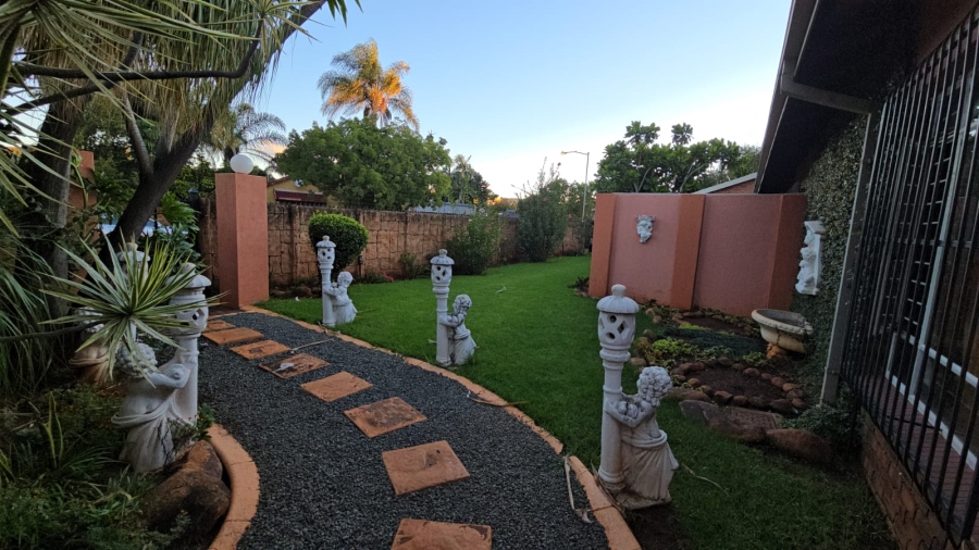 4 Bedroom Property for Sale in Karenpark Gauteng