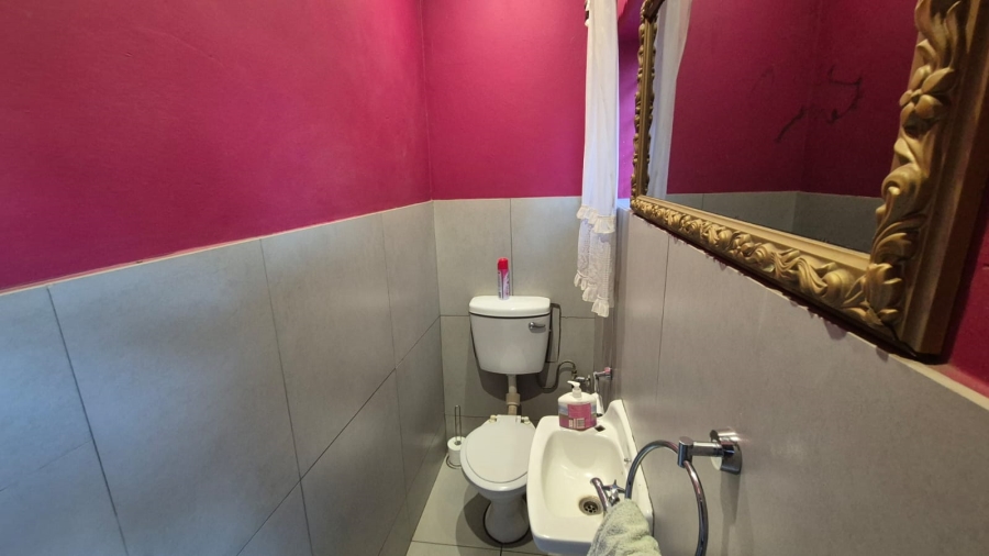 4 Bedroom Property for Sale in Karenpark Gauteng