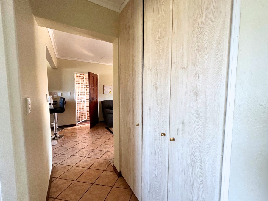 3 Bedroom Property for Sale in Die Hoewes Gauteng