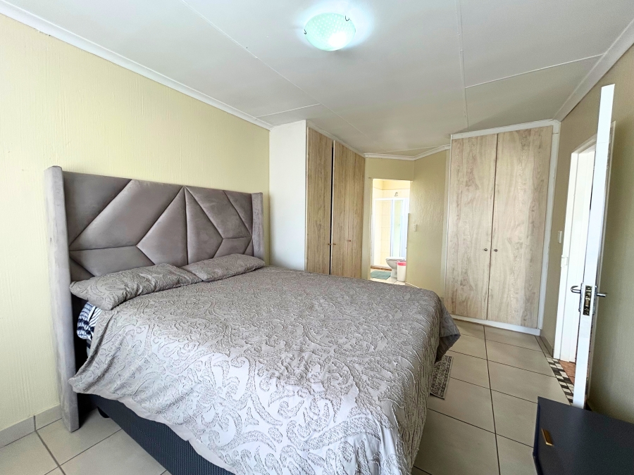 3 Bedroom Property for Sale in Die Hoewes Gauteng