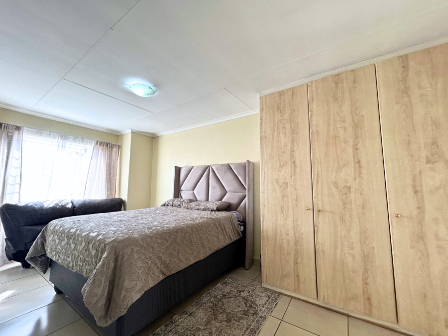 3 Bedroom Property for Sale in Die Hoewes Gauteng