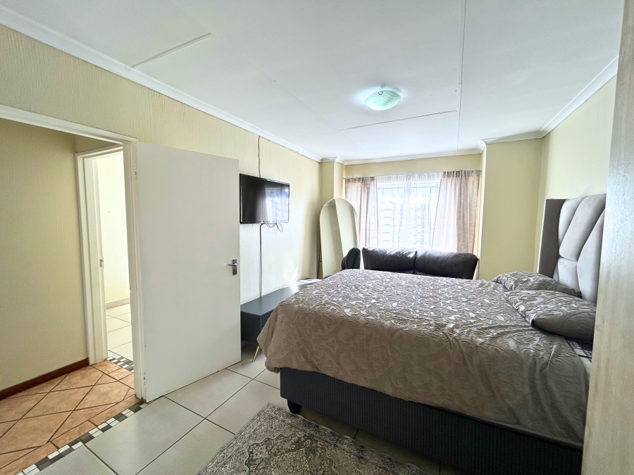 3 Bedroom Property for Sale in Die Hoewes Gauteng