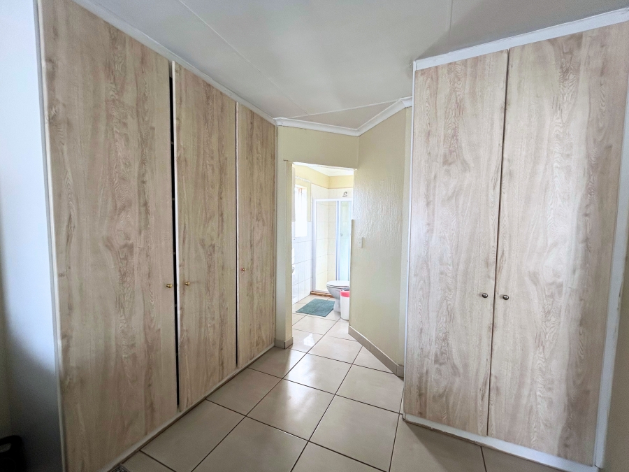 3 Bedroom Property for Sale in Die Hoewes Gauteng