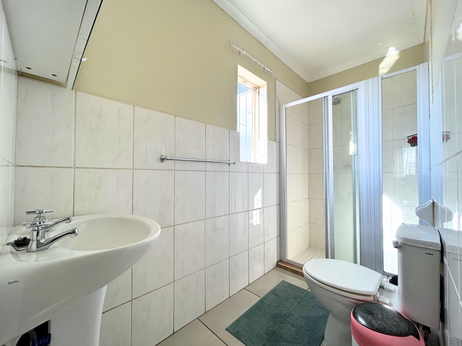 3 Bedroom Property for Sale in Die Hoewes Gauteng