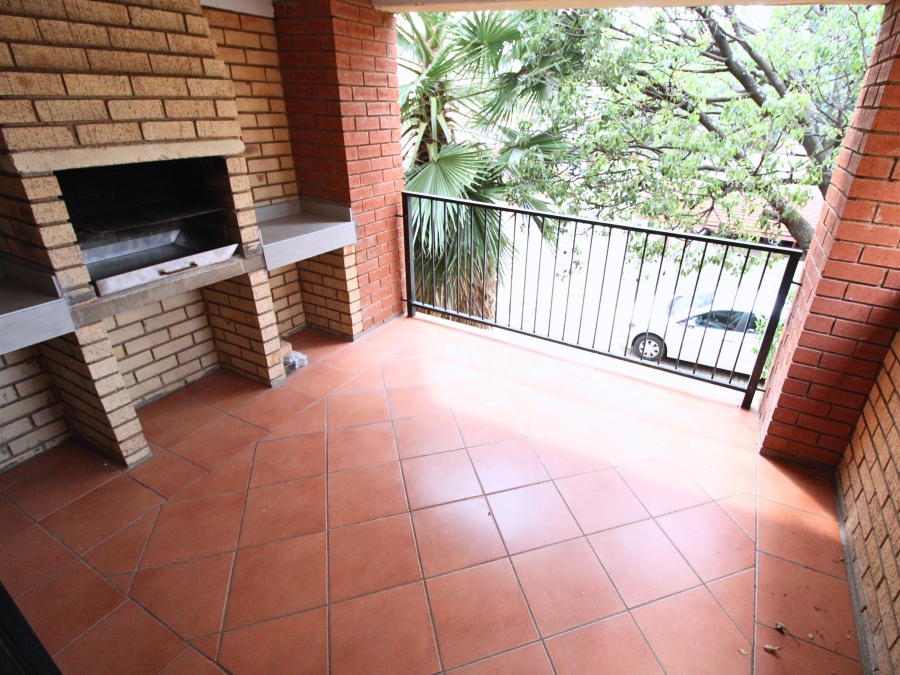 3 Bedroom Property for Sale in Die Hoewes Gauteng