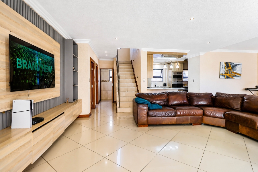 5 Bedroom Property for Sale in Thatchfield Estate Gauteng