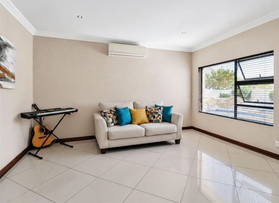 5 Bedroom Property for Sale in Thatchfield Estate Gauteng