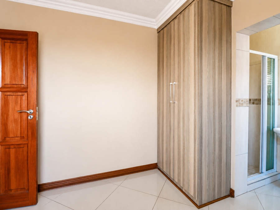 5 Bedroom Property for Sale in Thatchfield Estate Gauteng