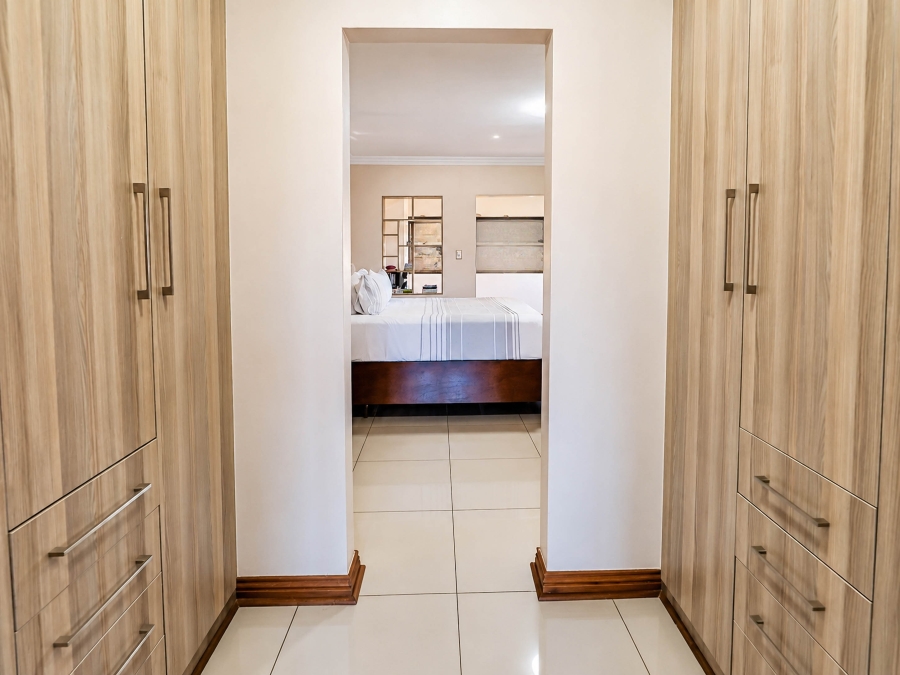 5 Bedroom Property for Sale in Thatchfield Estate Gauteng