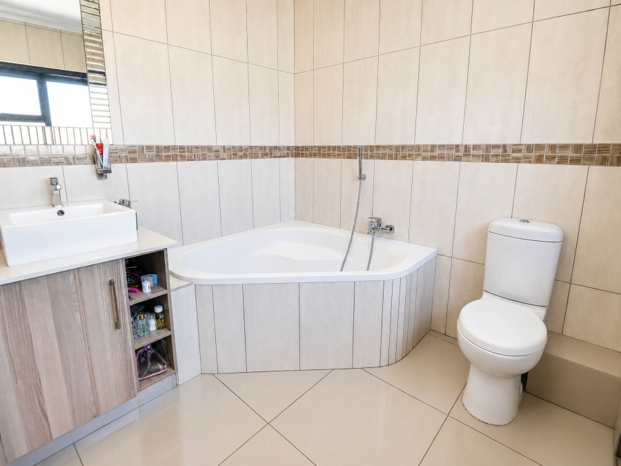 5 Bedroom Property for Sale in Thatchfield Estate Gauteng