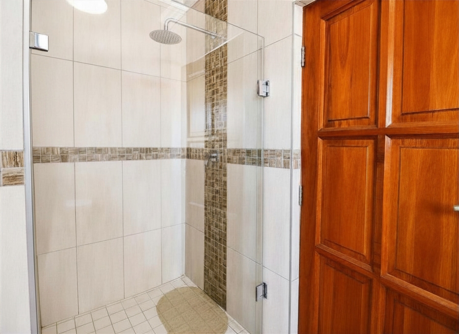 5 Bedroom Property for Sale in Thatchfield Estate Gauteng