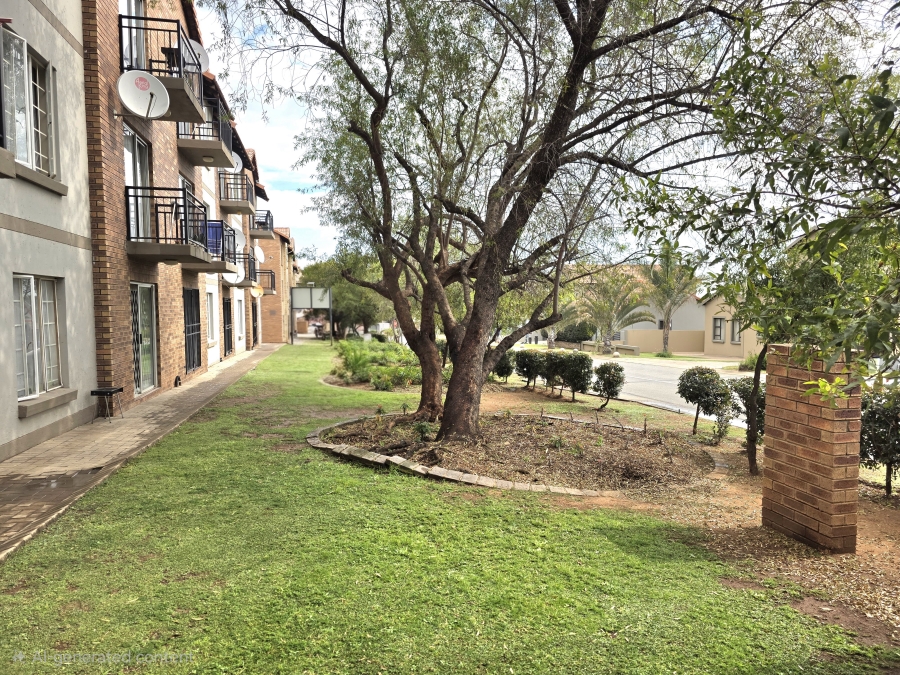 2 Bedroom Property for Sale in Kosmosdal Gauteng