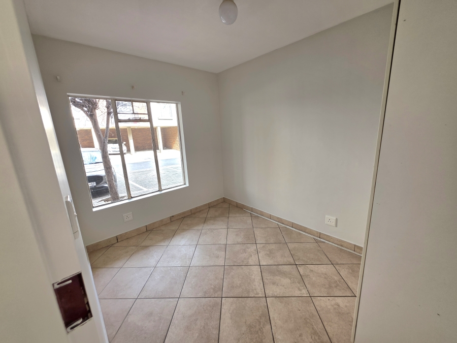 2 Bedroom Property for Sale in Kosmosdal Gauteng