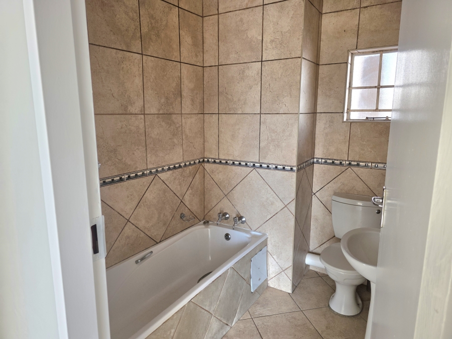 2 Bedroom Property for Sale in Kosmosdal Gauteng