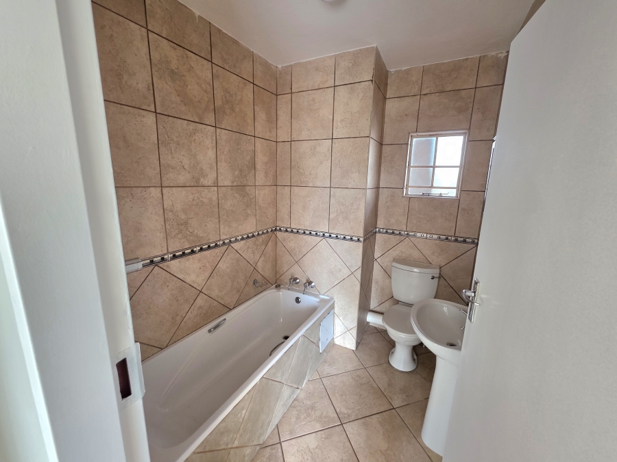 2 Bedroom Property for Sale in Kosmosdal Gauteng