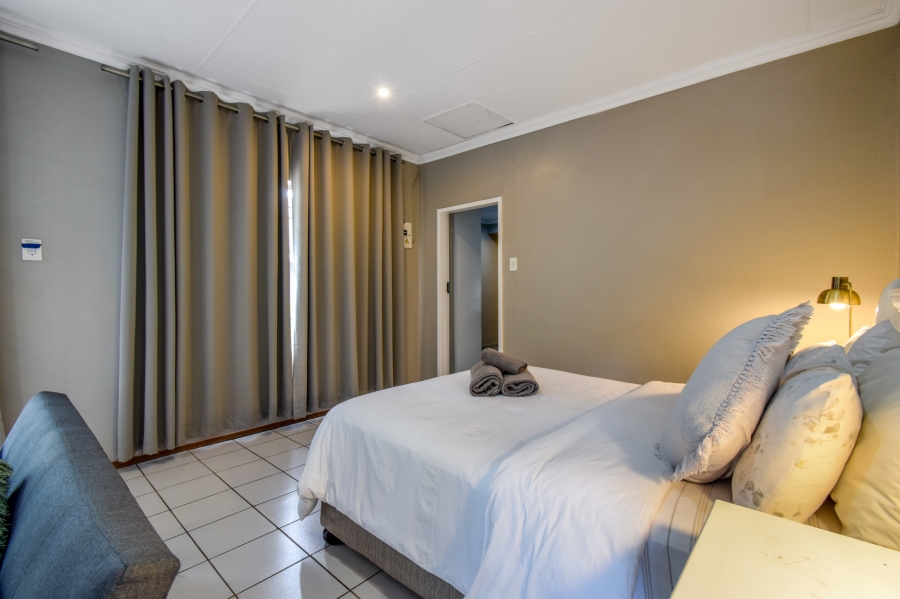 5 Bedroom Property for Sale in Wierda Park Gauteng