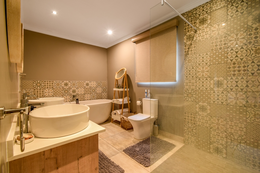 5 Bedroom Property for Sale in Wierda Park Gauteng