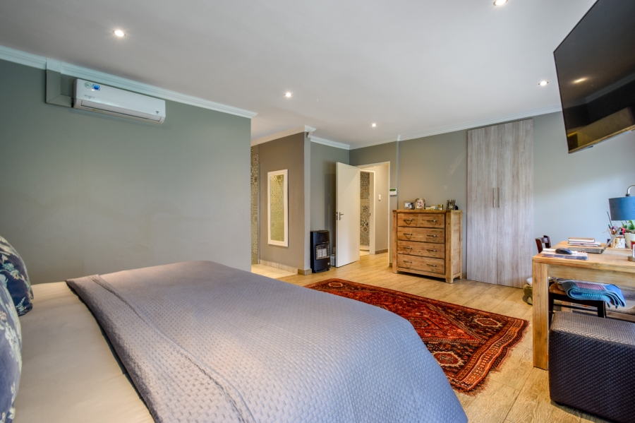 5 Bedroom Property for Sale in Wierda Park Gauteng
